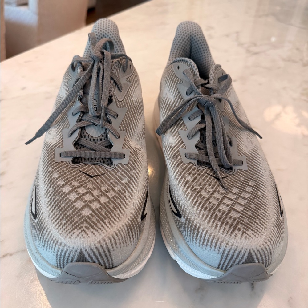 Men’s HOKA Clifton 9 Lightweight Gray Running Shoes, size 13D, EUC - Picture 3 of 6